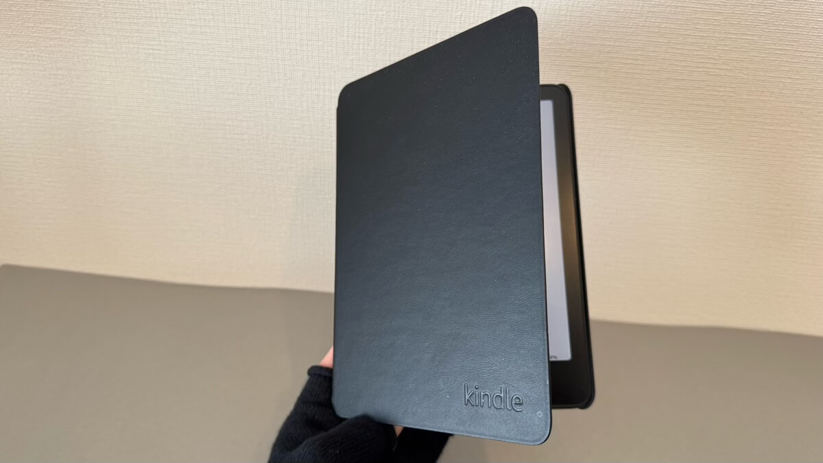 Kindle Colorsoftに純正レザーカバーを着用