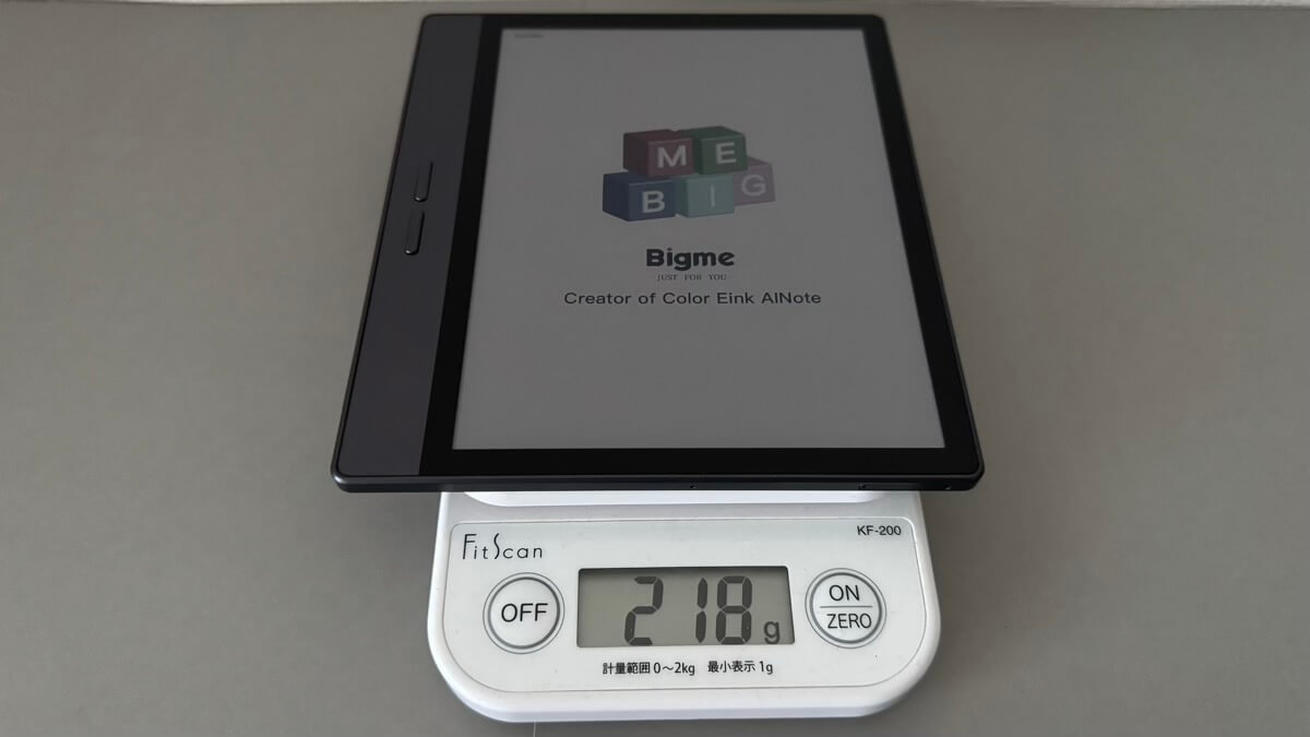 Bigme B7の重量は218g