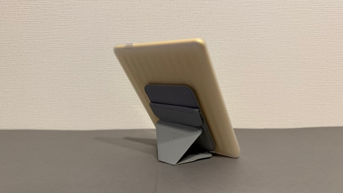 MoftのMagSafe対応スマホスタンドを取り付ける