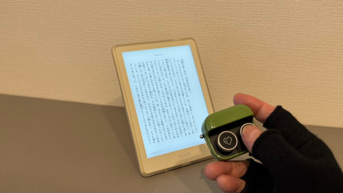 スタンドに立てかけてBOOX Tappyで遠隔操作