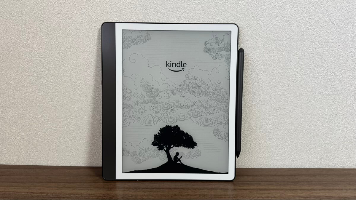 Kindle Scribe Notebook Designのペンは本体の側面に引っ付く