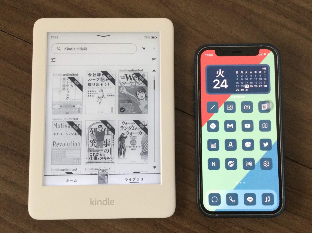 Kindleとiphone12miniのサイズ比較